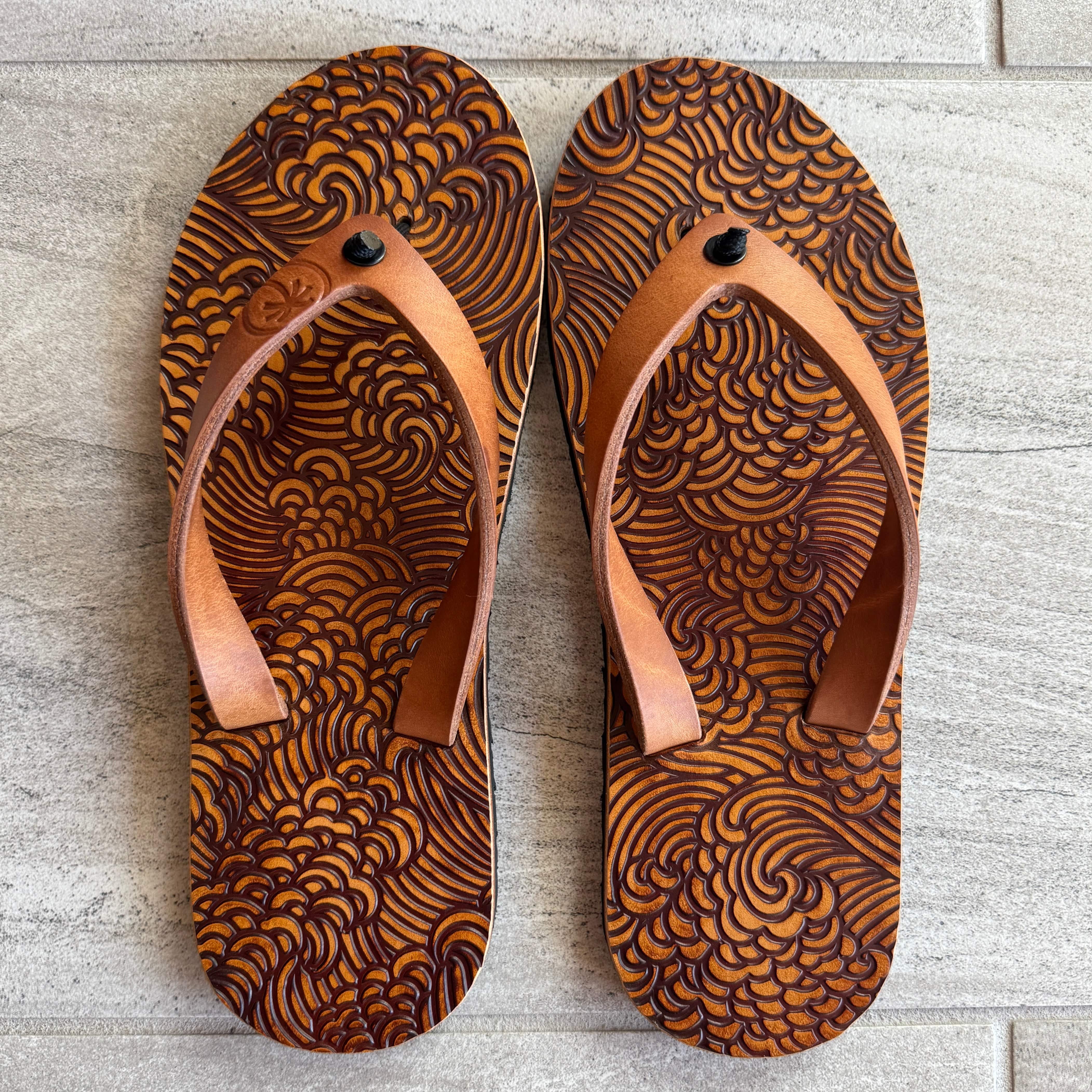 Toehold Storm flip-flops with black straps and cushioned soles, featuring a casual summer design.