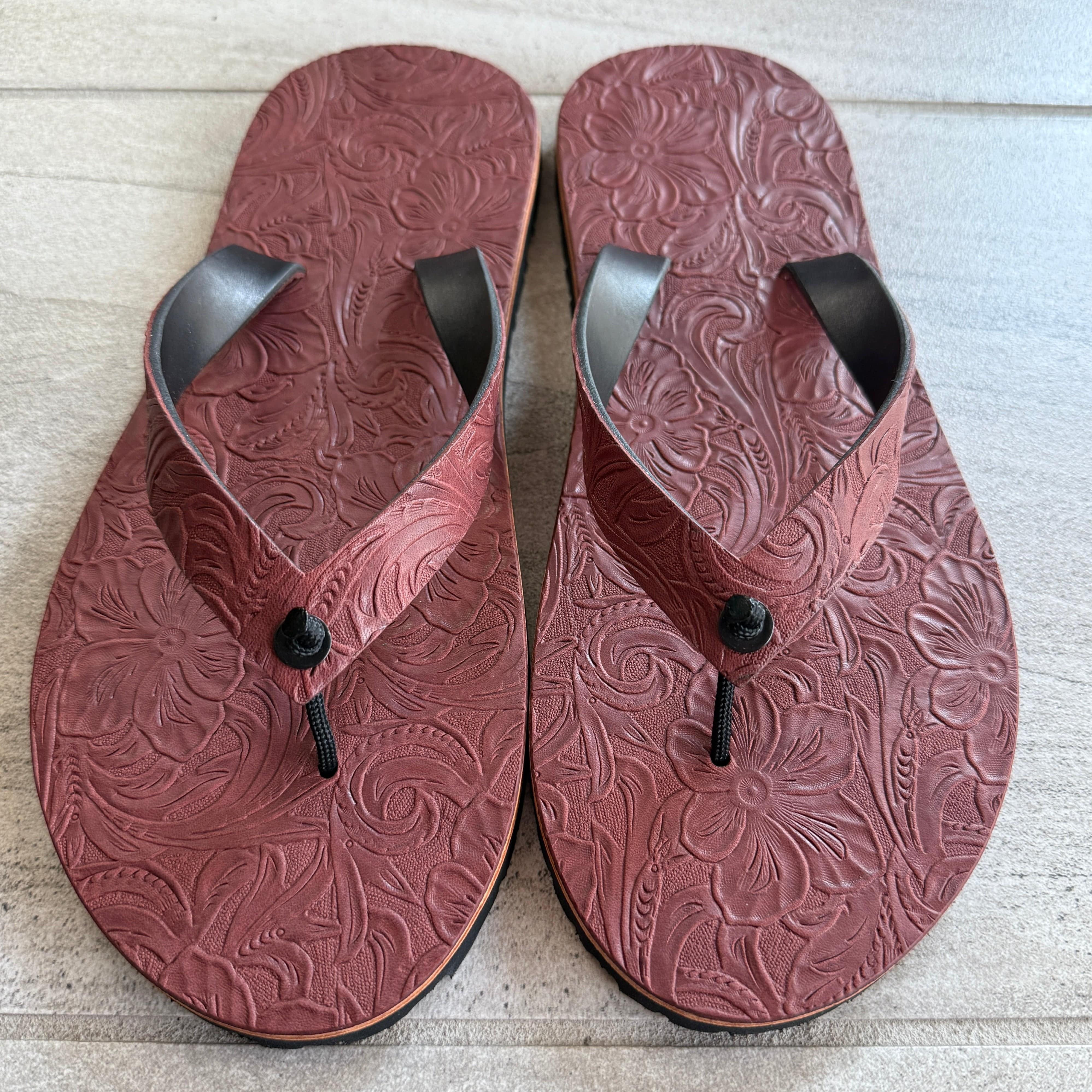 Diablo Rose Toehold flip-flops with rose-patterned straps and cushioned soles, casual footwear for summer wear.