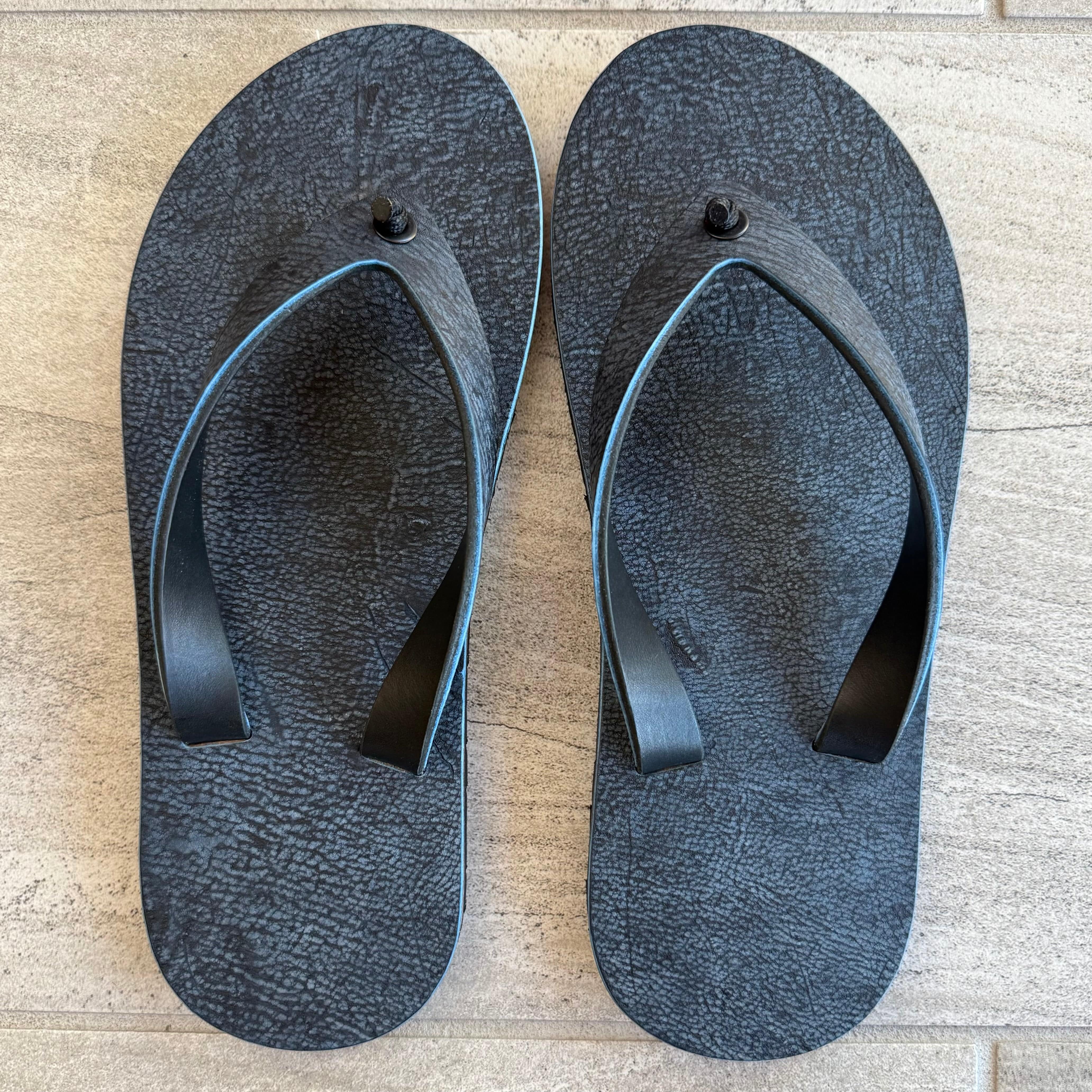 Blue Giraffe flip-flops by Toehold featuring a playful giraffe design on comfortable, casual footwear.