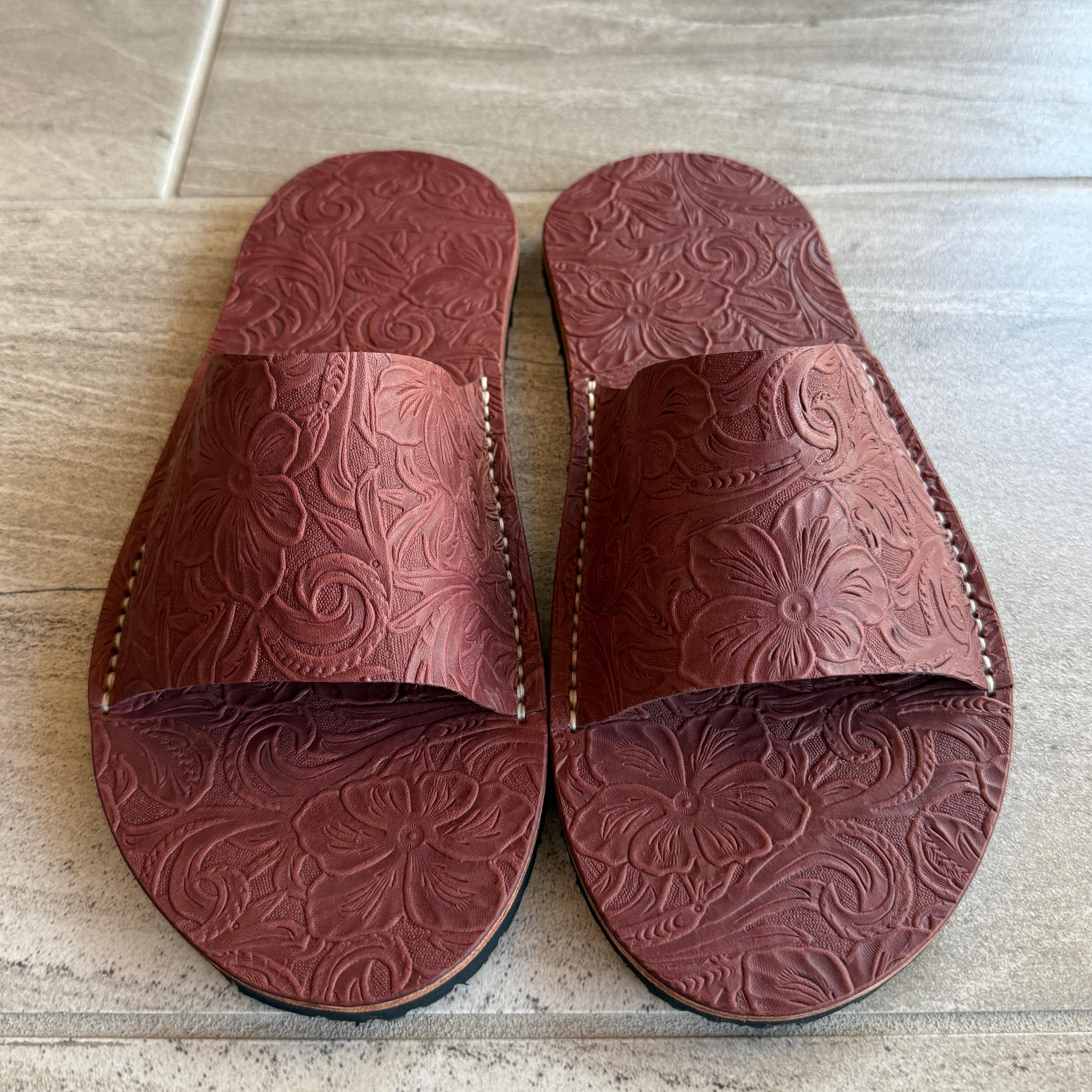 Toehold Diablo Slides with black straps and cushioned footbed, showcasing comfortable slide sandals for casual wear.